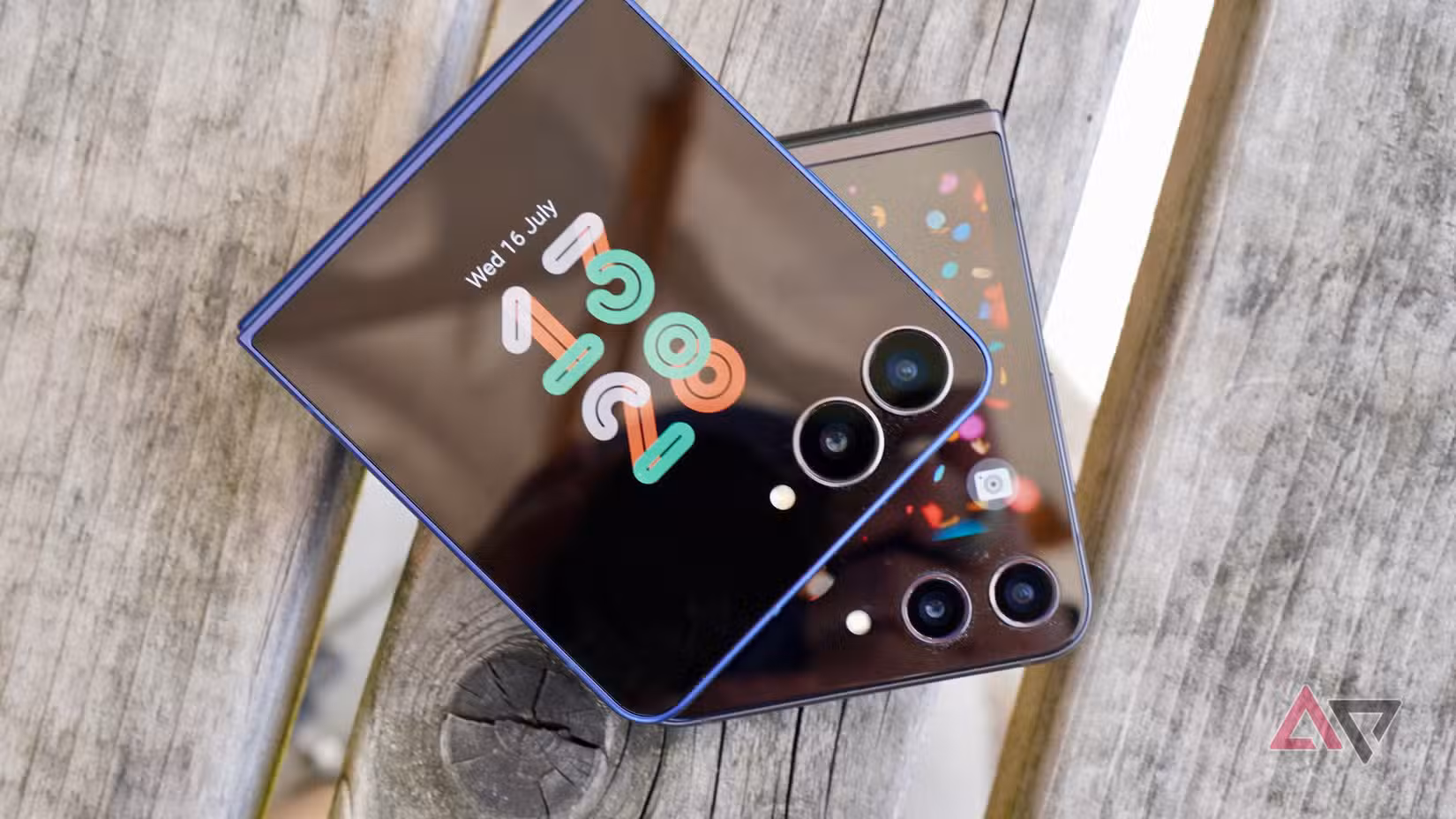 شاشات الغلاف لهاتفي Samsung Galaxy Z Flip 7 وGalaxy Z Flip 5