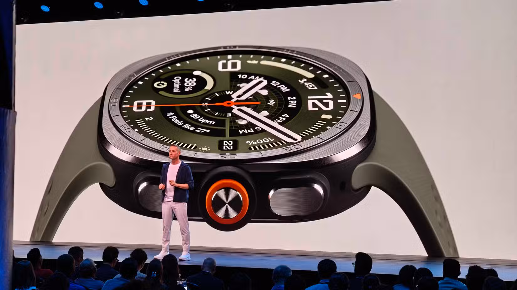 Samsung Galaxy Watch Ultra 2 على المسرح