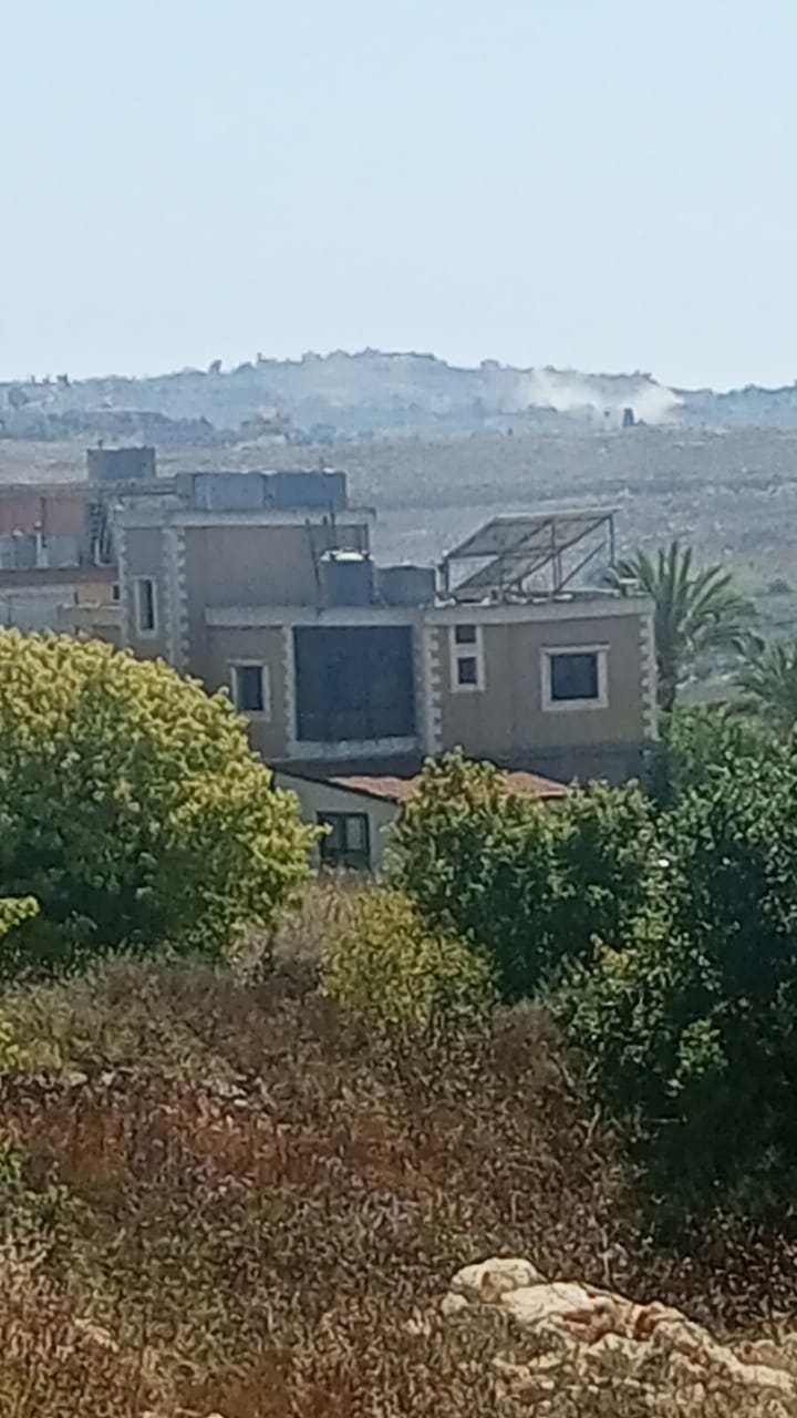 صورة مميزة: مراسل المنار:دبابة ميركافا معادية تستهدف أطراف بلدة حداثا بعدد من القذائف المدفعية وسط سماع رشقاتٍ رشاشة في محيط ساحة البلدة