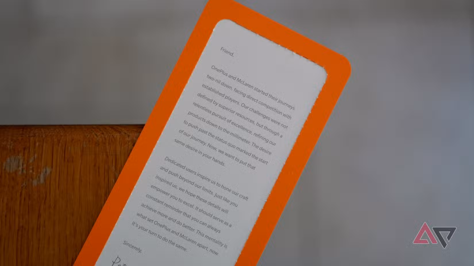 الرسالة الموجودة داخل صندوق OnePlus 7T Pro McLaren Edition