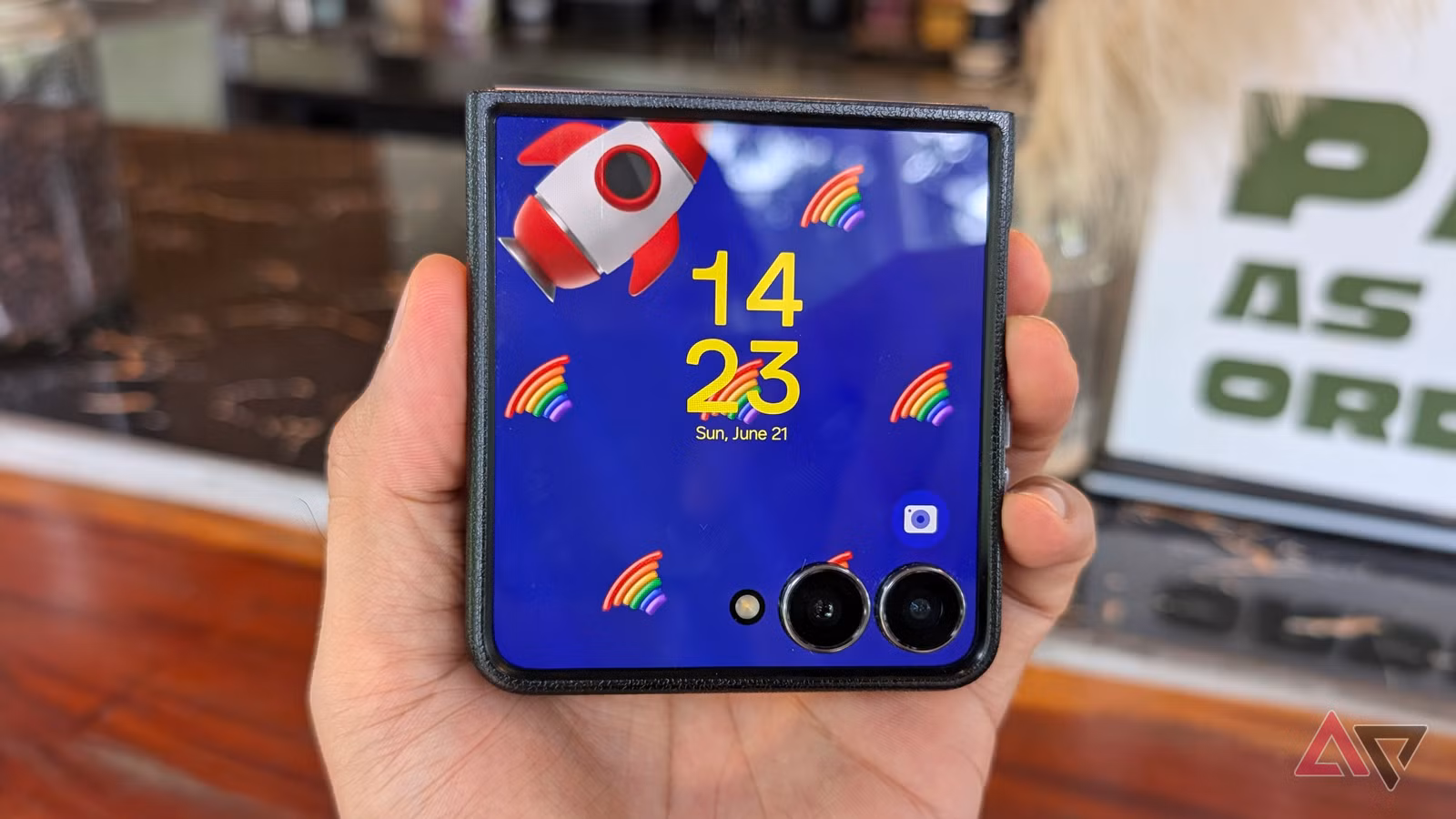 samsung galaxy z flip 7 cover display widget jpg