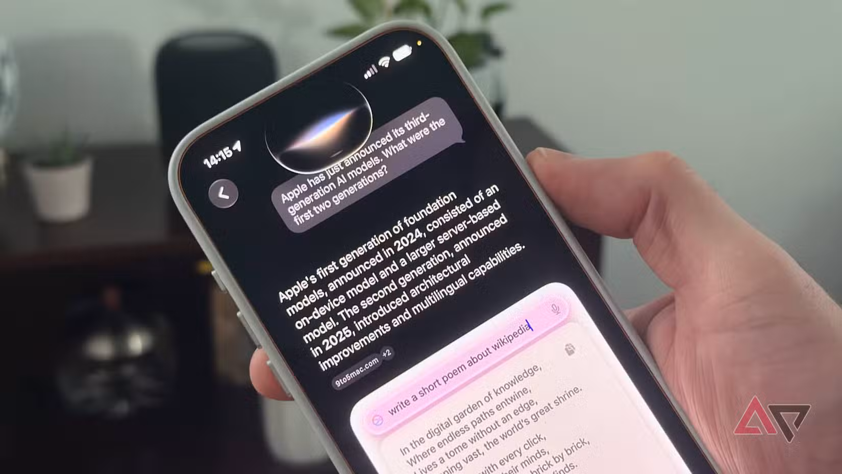جهاز iPhone 17 Pro Max يحمل شخصيًا ويظهر تطبيق Siri AI الجديد في iOS 27