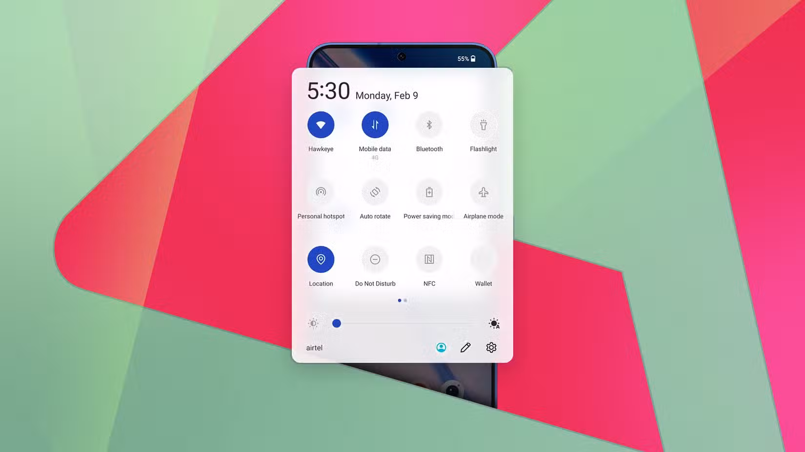 هاتف ذكي يعرض لوحة إعدادات Android السريعة