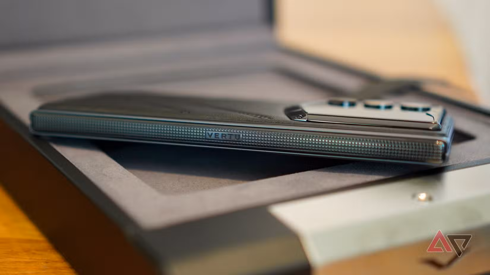 The Vertu Alphafold's hinge
