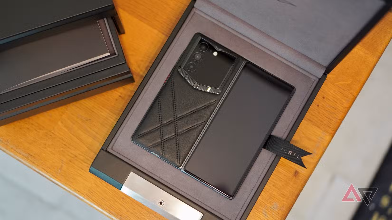 The Vertu Alphafold in its box