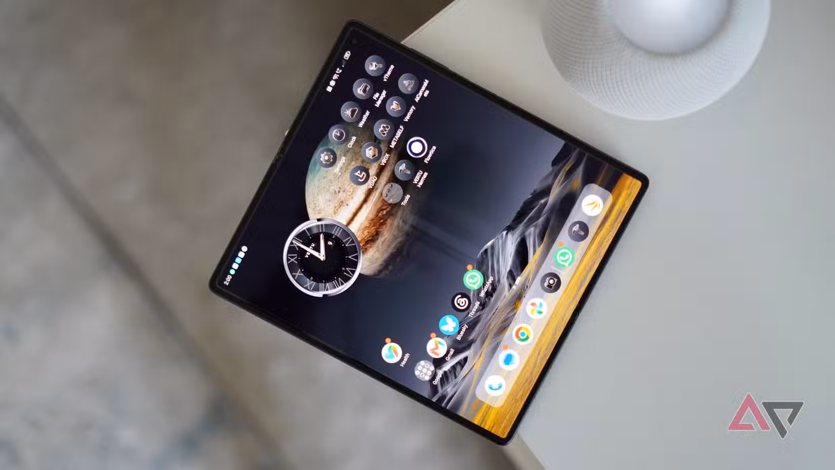 The Vertu Alphafold's home screen
