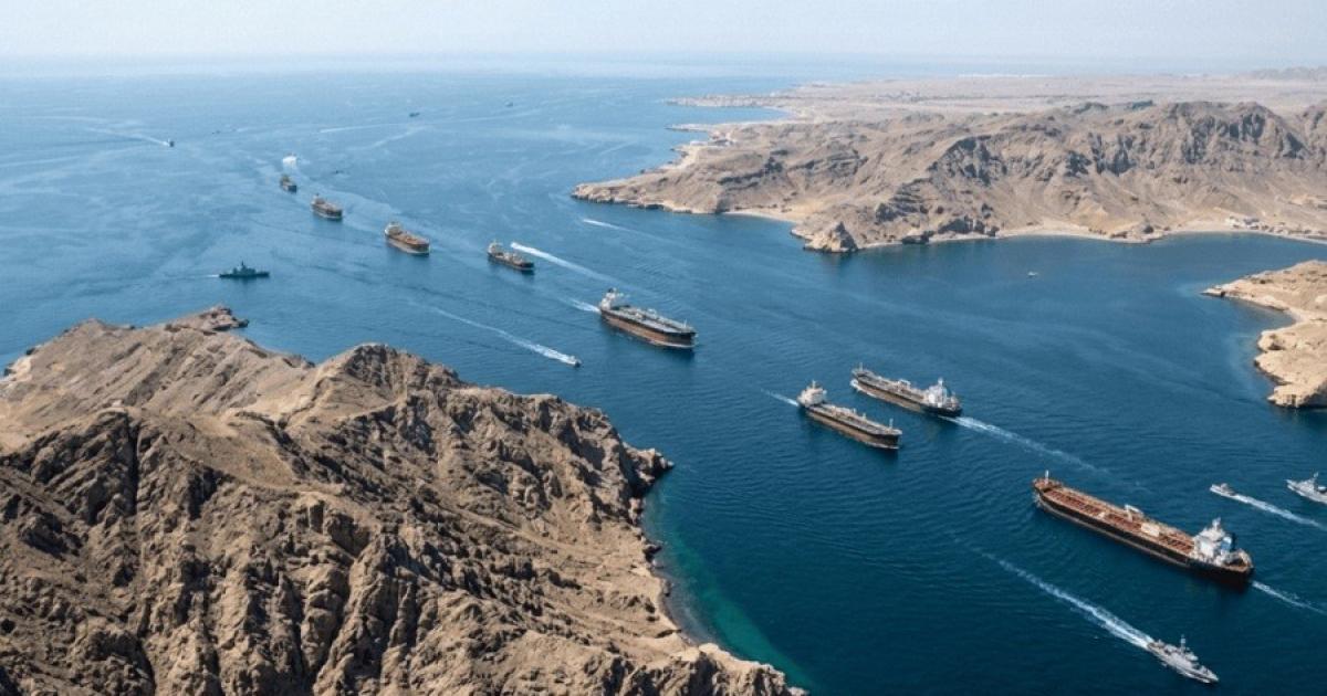 حاتمي: إيران أخرجت أمريكا من الخليج ومضيق هرمز