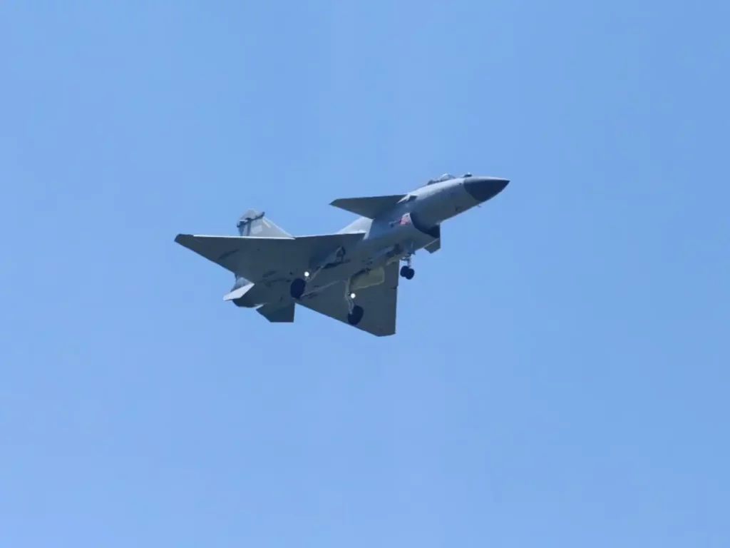 مقاتلات J-10CE الصينية تدخل الخدمة رسميًا لدى مشغّل أجنبي جديد