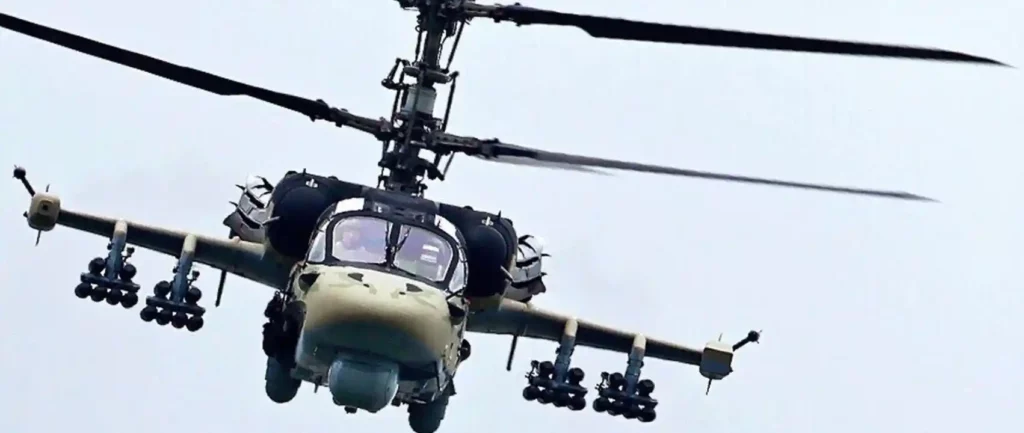 روسيا تحول مروحية «كا-52» إلى صياد للمسيّرات بصواريخ «فيخر-1»