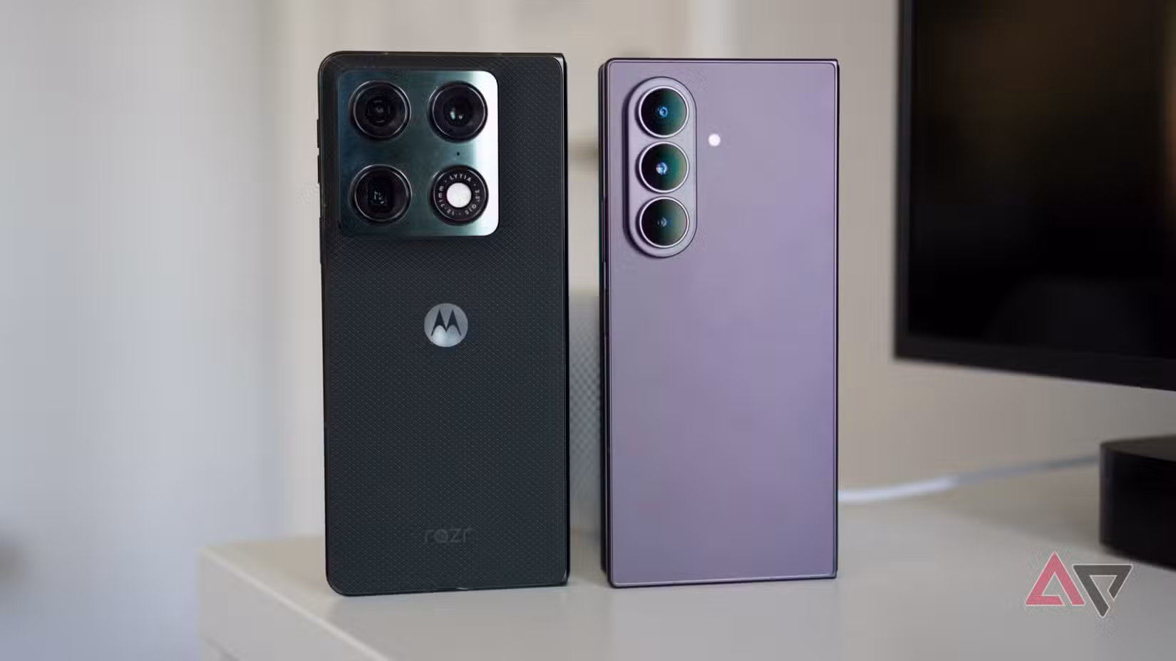 لقد اختبرت كاميرات Galaxy Z Fold 8 Ultra وRazr Fold في حدث Lego. وكان الفائز صدمة