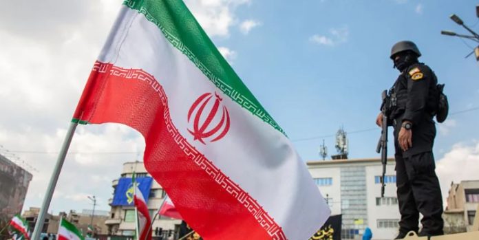 واشنطن تعزل إيران اقتصادياً.. ما القطاعات التي تستهدفها؟