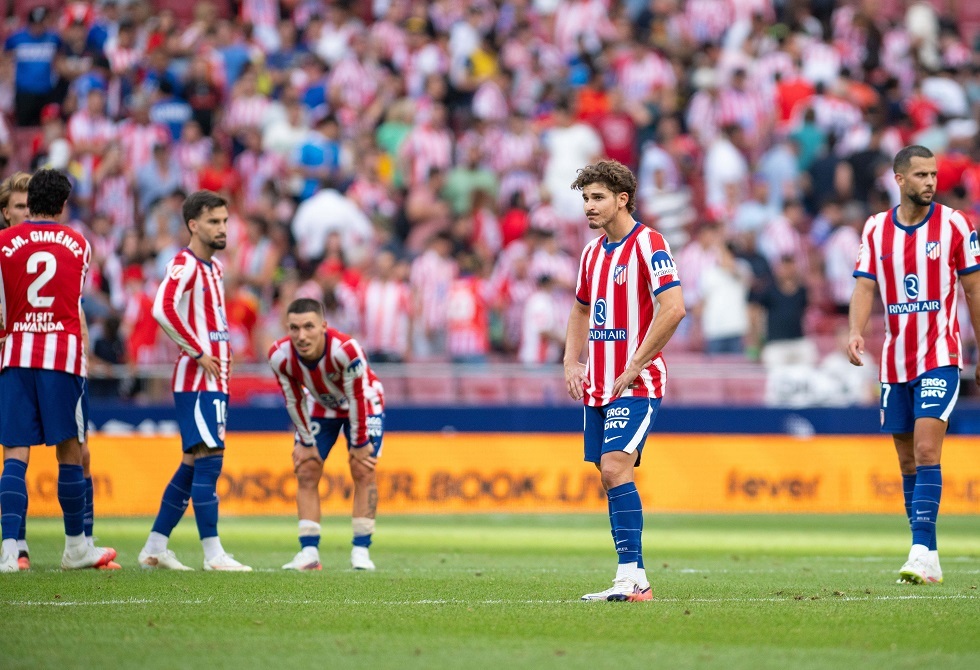 أتلتيكو مدريد يصدر بيانا شديد اللهجة ردا على تصريحات رئيس برشلونة وبشأن بيع ألفاريز