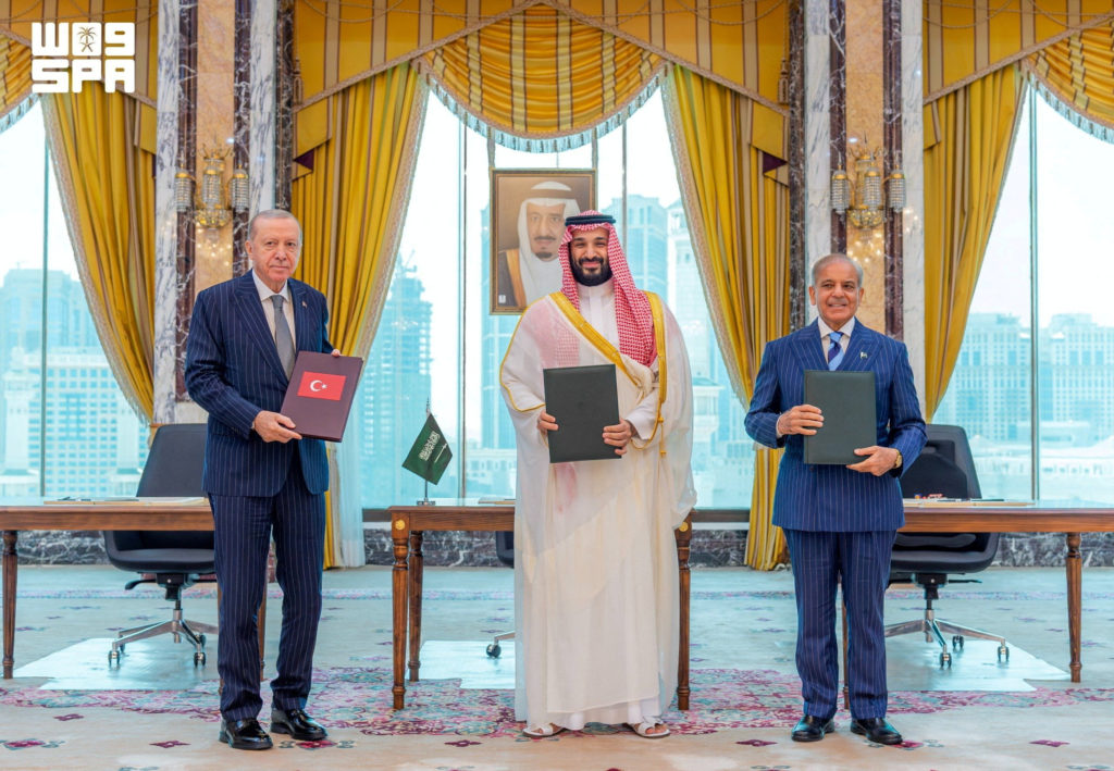 تقول باكستان إن اتفاقية الدفاع الجديدة مع السعودية وتركيا هي “دفاعية بحتة” ومفتوحة أمام الآخرين