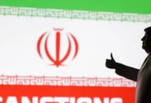 واشنطن تضيق الخناق المالي على طهران وسط مساعٍ لفتح مضيق هرمز