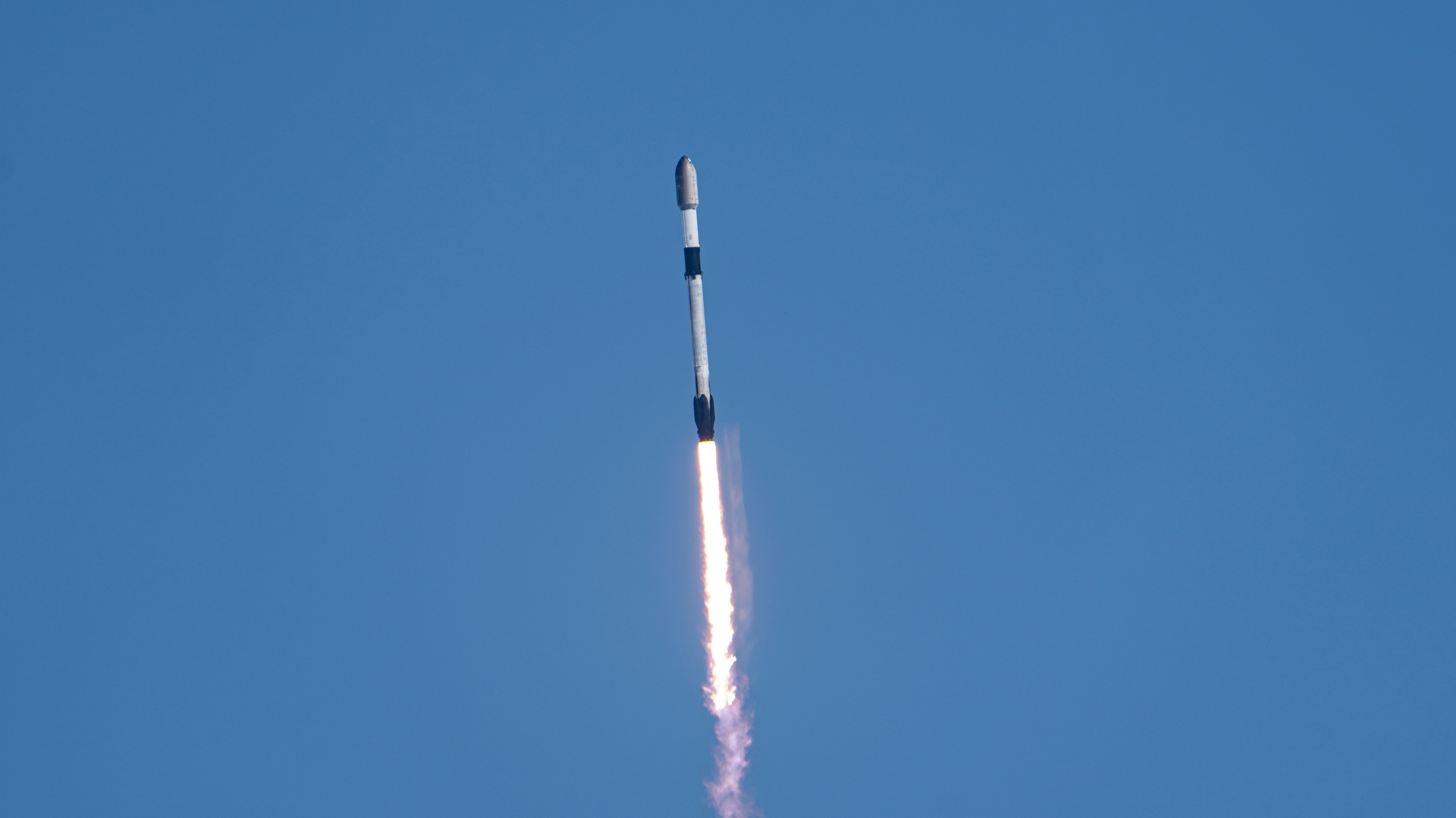 SpaceX تطلق 24 قمرا صناعيا من طراز Starlink إلى المدار من كاليفورنيا (فيديو) SpaceX تطلق 24 قمرا صناعيا من طراز Starlink إلى المدار من كاليفورنيا (فيديو)