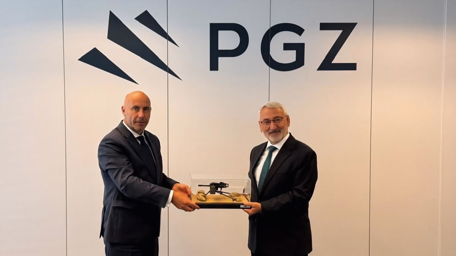 PGZ وMKE توحّدان الجهود لتأمين الذخائر ومواد الدفاع الجوي الخام