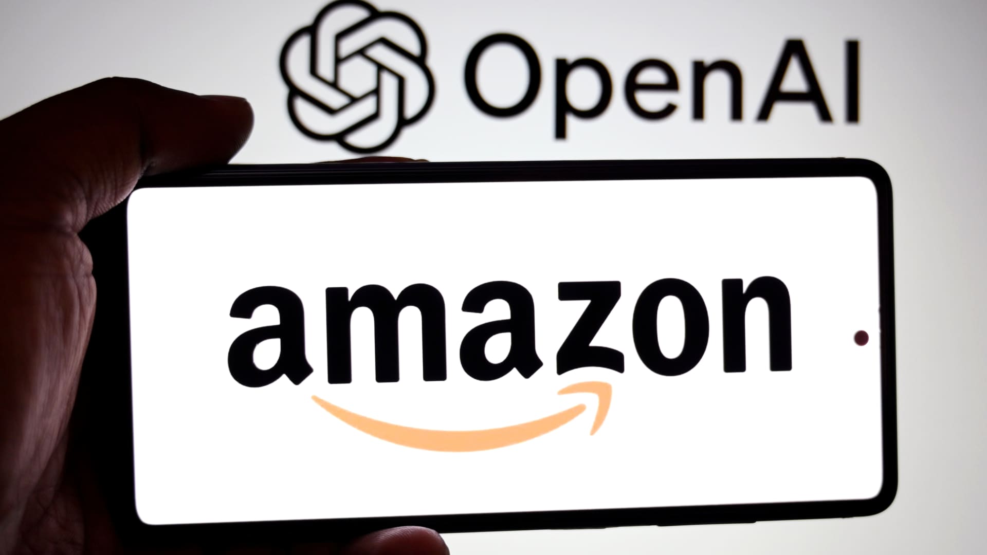 Synchrony، جهة إصدار بطاقات الائتمان لـ Amazon وWalmart، تتعاون مع OpenAI للتسوق عبر ChatGPT