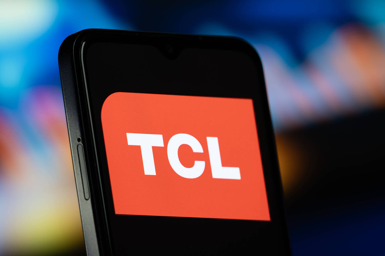 صورة مميزة: TCL تعود للأسواق مع هاتف منافس
