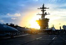 أصبحت USS Theodore Roosevelt أول حاملة طائرات مزودة بمركز حرب جوية بدون طيار مدمج