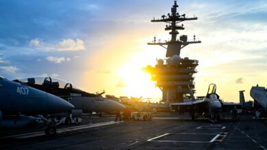 أصبحت USS Theodore Roosevelt أول حاملة طائرات مزودة بمركز حرب جوية بدون طيار مدمج