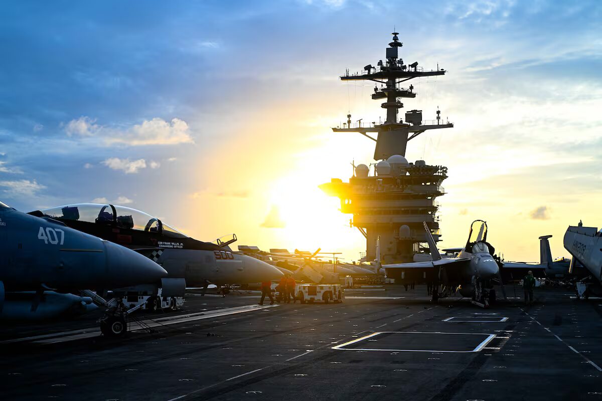 صورة مميزة: أصبحت USS Theodore Roosevelt أول حاملة طائرات مزودة بمركز حرب جوية بدون طيار مدمج