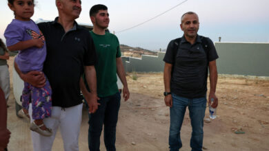 أمريكي فلسطيني يعود إلى الضفة الغربية للدفاع عن منزله الواقع تحت حصار المستوطنين الإسرائيليين
