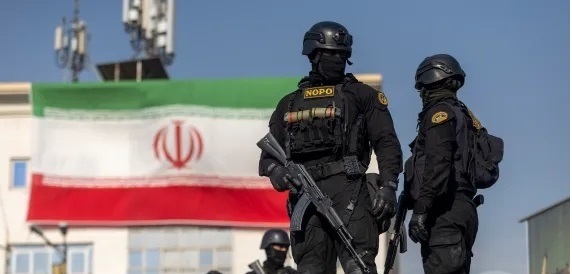 إيران ترصد 30 ألف دولار لمن يقتل أو يأسر أمريكيا