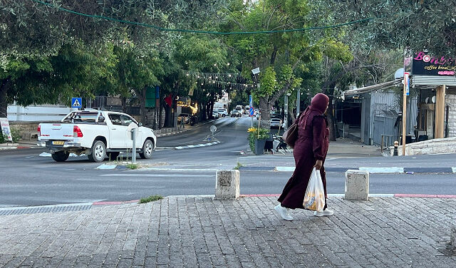 استطلاع: 8 مقاعد لقائمة مشتركة ثلاثية… نحو خُمس الإسرائيليين فكّروا بالهجرة من البلاد