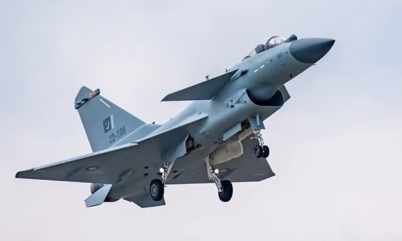 الإعلام الصيني: J-10C تقطع 6000 كيلومتر إلى مصر.. والقاهرة تبحث عن بديل لمقاتلات إف-16