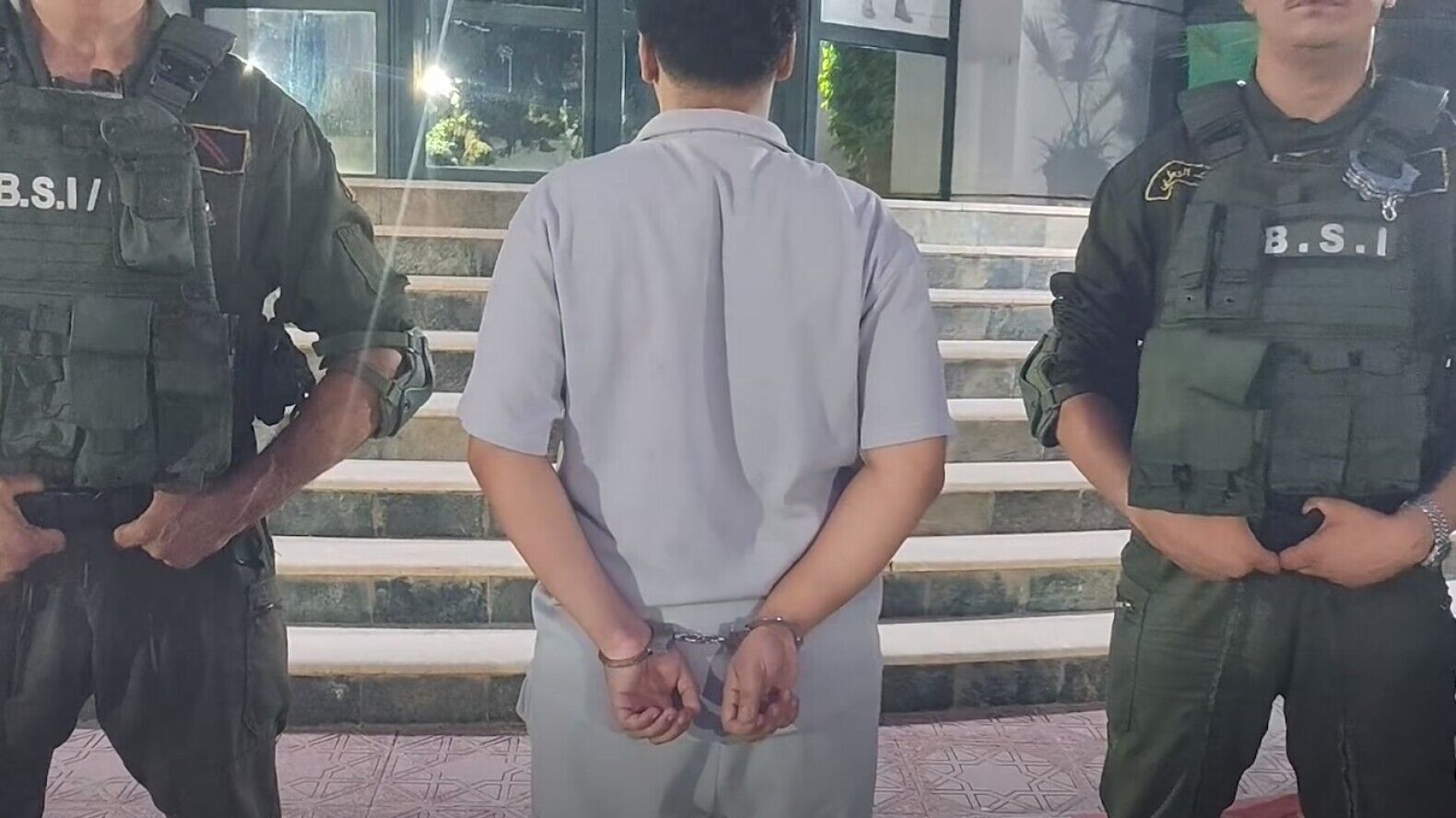 الجزائر.. توقيف صانع محتوى بتهمة نشر خطاب الكراهية والتمييز - صورة مميزة صورة مميزة: الجزائر.. توقيف صانع محتوى بتهمة نشر خطاب الكراهية والتمييز