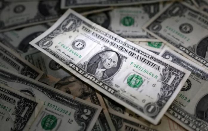 الدولار يستعيد زخمه مع وارش… والين يتجاوز 160 مجدداً وسط مخاوف التدخل