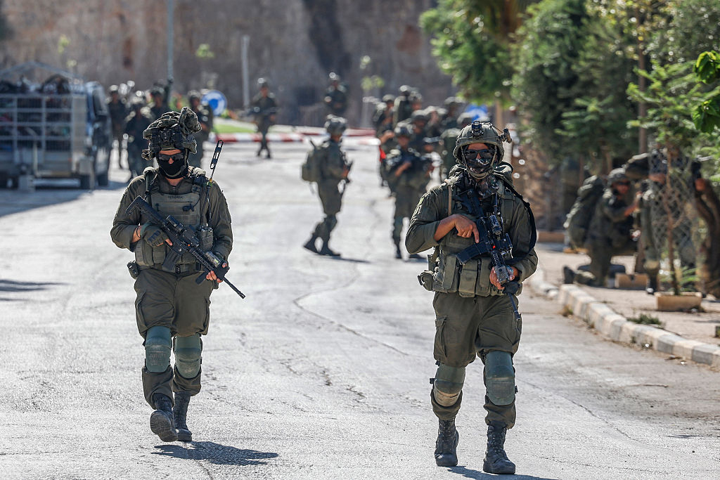 انتهاك حقوق الفلسطينيين هدف إسرائيلي وصولًا إلى فوضى عارمة