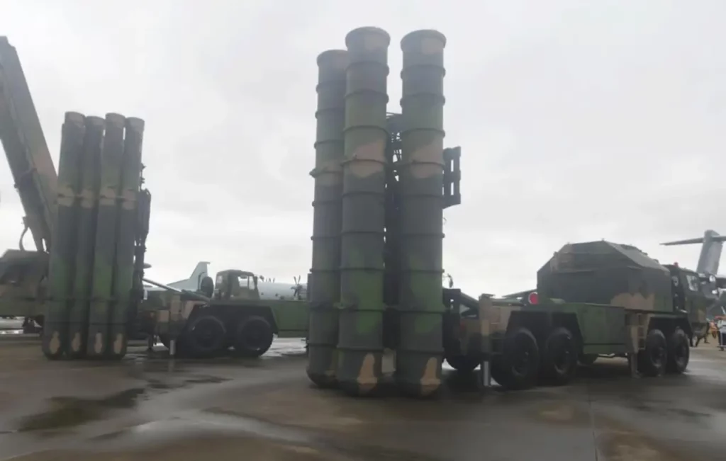 بعد نحو 10 سنوات على تسلّمها.. مصر تكشف منظومة S-300VM وسط تكهنات حول دخول HQ-9B الخدمة