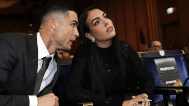 رونالدو يرد على أنباء زواجه من جورجينا ليلة السبت.. والجمهور يحتشد أمام الكاتدرائية رونالدو يرد على أنباء زواجه من جورجينا ليلة السبت.. والجمهور يحتشد أمام الكاتدرائية