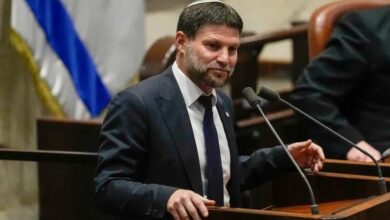 سموتريتش يطالب نتنياهو بمنع عودة الرئيس محمود عباس إلى رام الله