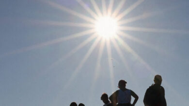 شاهد البث المباشر: كسوف الشمس الكلي يظلم السماء فوق إسبانيا وأيسلندا