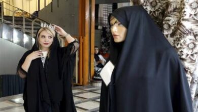 شيوع حالات عدم الالتزام بالحجاب في إيران ومسؤول كبير يتحدث عن “عري وابتذال”