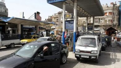 طوابير البنزين تعود إلى سوريا.. ومحطات مغلقة رغم الشحنات