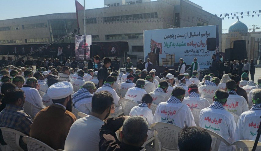 قافلة تقطع مسافة 2200 ‘كلم’ من مشهد الى كربلاء سيرا على الاقدام