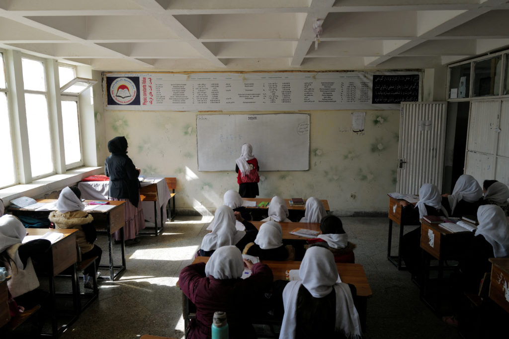قالت هيومن رايتس ووتش إن حركة طالبان احتجزت 6 موظفين من جماعة حقوق المرأة والطفل
