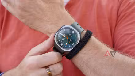 لقد كسرت القاعدة الرئيسية لبطارية الساعة الذكية؛ الآن أصبحت ساعة Galaxy Watch الخاصة بي أفضل بلا حدود