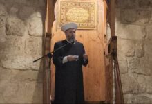 مكتب المفتي الرفاعي: لعدم إتاحة المنابر الإعلامية للمطلوبين للعدالة حمايةً للرأي العام من التضليل