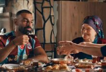 ممثلة تركية شهيرة تفاجئ محمد صلاح