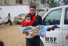 من قرب الخط الأصفر.. أهالي بيت لاهيا يحتفون بالطلاب المتفوقين ويتمسكون بالعلم