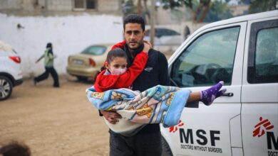 من قرب الخط الأصفر.. أهالي بيت لاهيا يحتفون بالطلاب المتفوقين ويتمسكون بالعلم