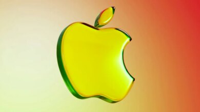 يقال إن إعادة تصميم iPhone للذكرى العشرين لشركة Apple لا تزال تسير على الطريق الصحيح