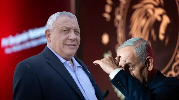 استطلاع: حزب آيزنكوت يواصل تصدره بـ25 مقعدا والليكود يتراجع إلى 21