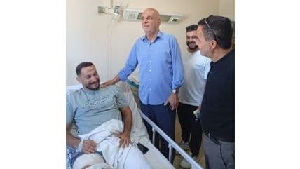 النائب خريس تفقد جرحى الغارة الاسرائيلية على بلدة الرمادية