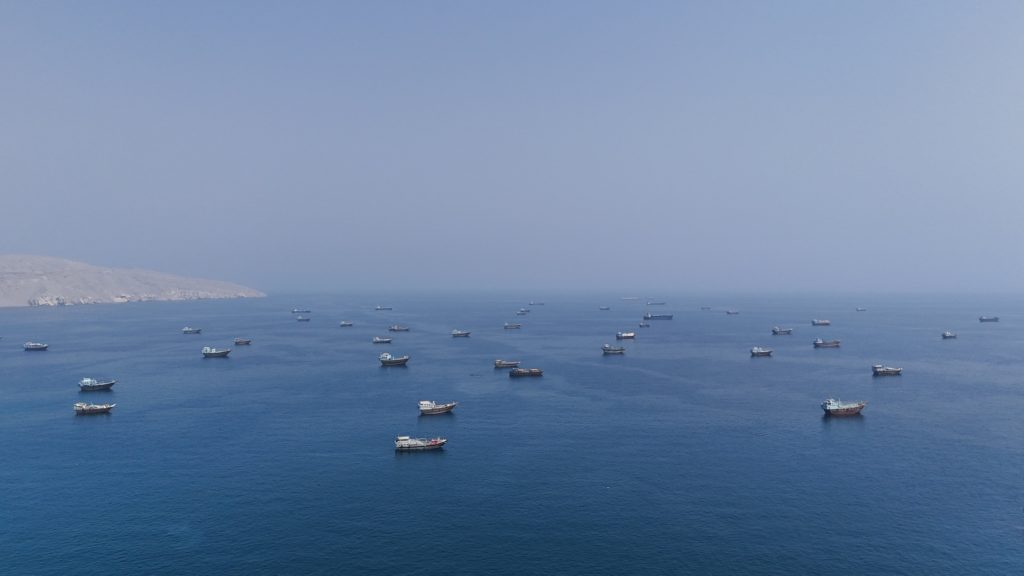 ماذا تعني الضربات الأمريكية الإيرانية الأخيرة بالنسبة لإمدادات النفط والسلامة البحرية؟