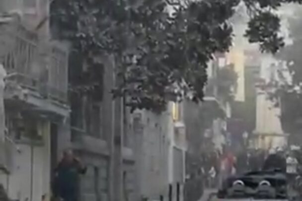 انفجار غاز محتمل يودي بحياة 6 أشخاص في حي بلاكا بأثينا